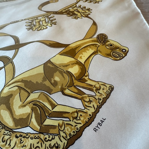 ššSOLDššVintage 1975 Design Hermes CarrĆ© Les Cavalierās Dāor Silk Scarf - Picture 13 of 15
